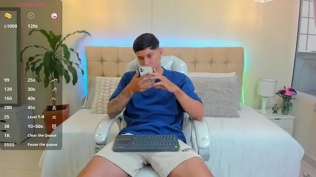 Damian23   online show from 01/17/25, 12:21