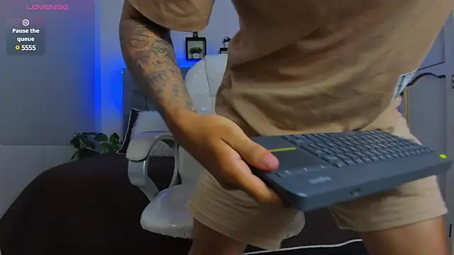 Damian23   online show from 02/11/25, 12:37