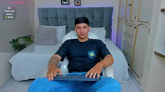 Damian23   online show from 03/14/25, 12:40