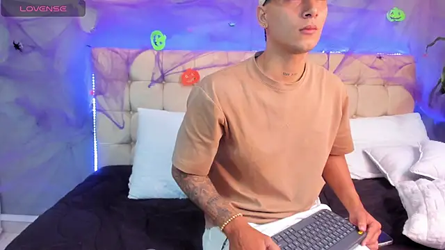 Damian23   online show from 10/07/25, 10:56