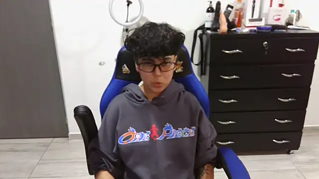 thomascooper7 online show from 01/29/25, 02:51