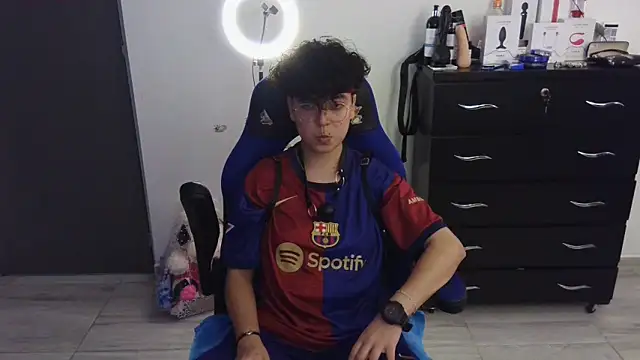 thomascooper7 online show from 02/25/25, 08:41