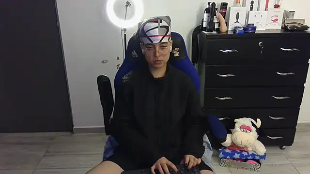 thomascooper7 online show from 03/04/25, 01:45