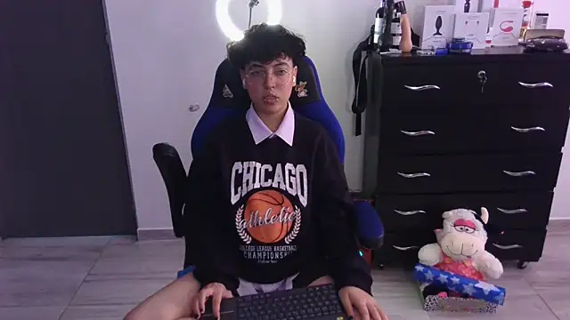 thomascooper7 online show from 03/06/25, 07:54