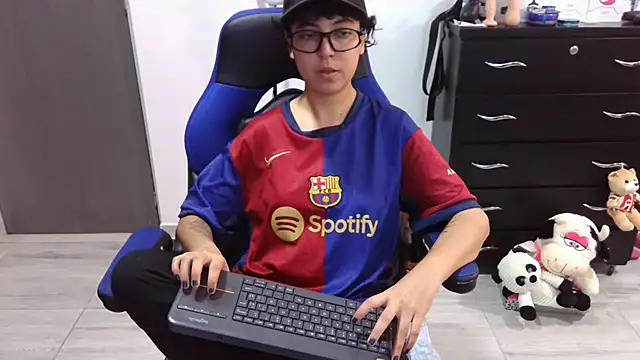 thomascooper7 online show from 12/13/25, 07:53