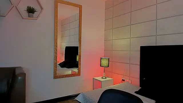 Christine Laam online show from 12/03/25, 12:58