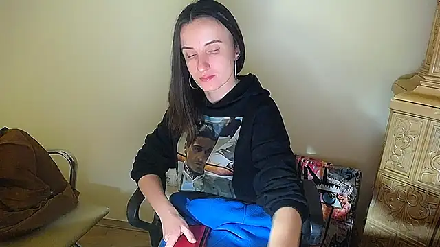 Snapshot of LaimaV_ chatting on 12/10/24, 02:28 LaimaV online show from 12/10/24, 02:28