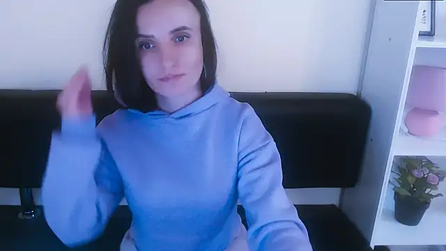 Snapshot of LaimaV_ chatting on 01/05/25, 04:38 LaimaV online show from 01/05/25, 04:38