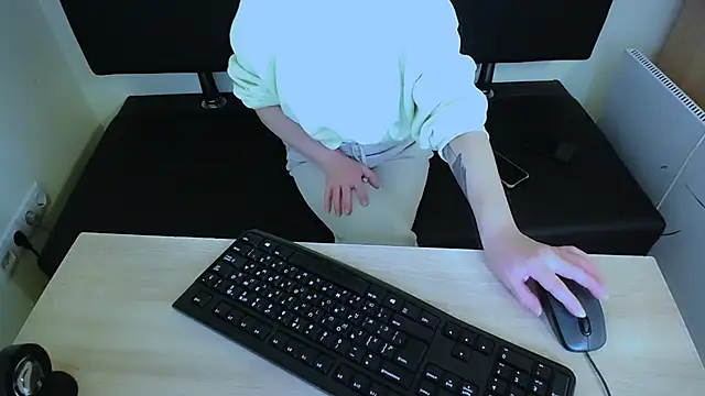 Snapshot of LaimaV_ chatting on 10/30/25, 05:24 LaimaV online show from 10/30/25, 05:24