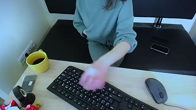 Snapshot of LaimaV_ chatting on 11/07/25, 09:42 LaimaV online show from 11/07/25, 09:42