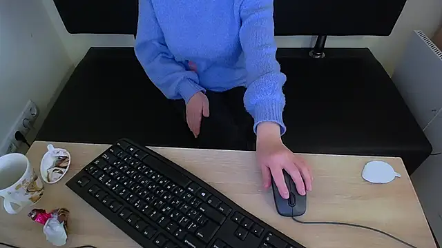 Snapshot of LaimaV_ chatting on 11/11/25, 01:55 LaimaV online show from 11/11/25, 01:55