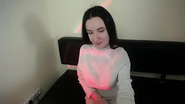 Snapshot of LaimaV_ chatting on 12/05/25, 01:42 LaimaV online show from 12/05/25, 01:42