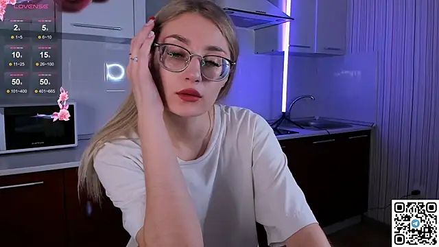 LivyyBossom online show from 12/13/24, 03:21