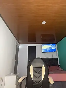 Snapshot of ALANAH_KITTY chatting on 04/15/26, 07:58 ALANAH KITTY online show from 04/15/26, 07:58