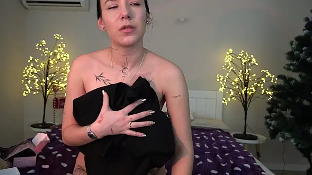 NikkiGoldSide online show from 01/11/25, 01:01