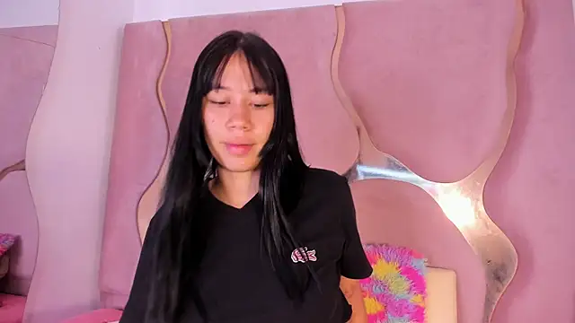 Snapshot of Sofia-candyht chatting on 06/20/26, 08:33 Sofia-candyht online show from 06/20/26, 08:33