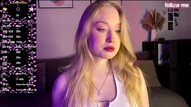 Snapshot of SweetDarcy chatting on 09/28/25, 03:17 SweetDarcy online show from 09/28/25, 03:17