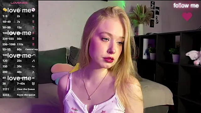 Snapshot of SweetDarcy chatting on 11/13/25, 04:17 SweetDarcy online show from 11/13/25, 04:17