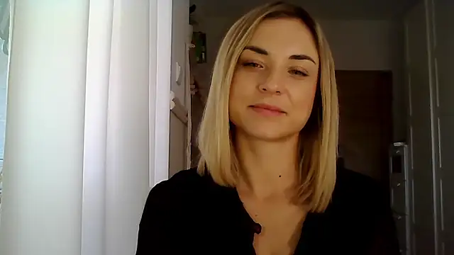 Snapshot of ashley_xlove chatting on 12/18/24, 10:40 ashley xlove online show from 12/18/24, 10:40