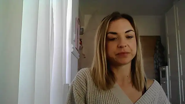 Snapshot of ashley_xlove chatting on 03/10/25, 07:42 ashley xlove online show from 03/10/25, 07:42