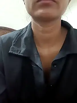 Snapshot of Rajni-Mehra chatting on 02/24/25, 02:40 Rajni-Mehra online show from 02/24/25, 02:40