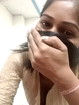 Snapshot of Rajni-Mehra chatting on 03/08/25, 03:39 Rajni-Mehra online show from 03/08/25, 03:39