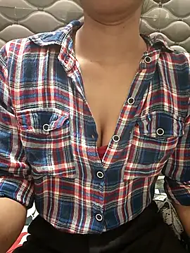 Snapshot of Rajni-Mehra chatting on 12/04/25, 06:23 Rajni-Mehra online show from 12/04/25, 06:23