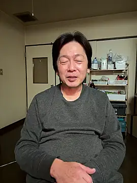 Snapshot of SaneService9 chatting on 11/29/25, 03:42 SaneService9 online show from 11/29/25, 03:42