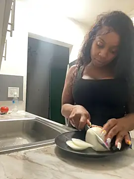 Snapshot of miamiworld chatting on 11/12/25, 11:14 miamiworld online show from 11/12/25, 11:14