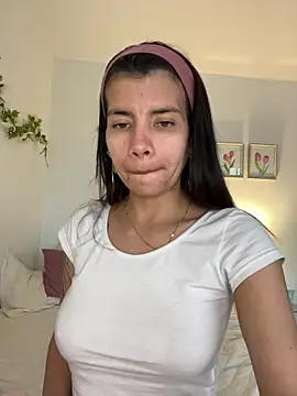 Snapshot of adop_me__ chatting on 03/25/26, 10:16 adop me online show from 03/25/26, 10:16