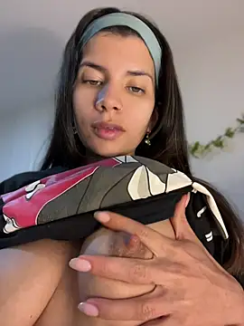 Snapshot of adop_me__ chatting on 04/12/26, 03:11 adop me online show from 04/12/26, 03:11