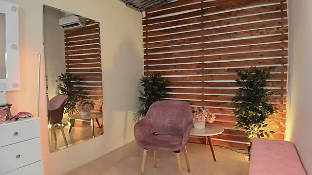 Sapphire Venuss online show from 03/11/25, 12:11