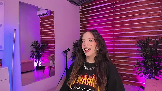 Sapphire Venuss online show from 11/29/25, 12:57