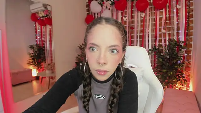 Snapshot of Sapphire_Venuss chatting on 02/14/26, 01:46 Sapphire Venuss online show from 02/14/26, 01:46