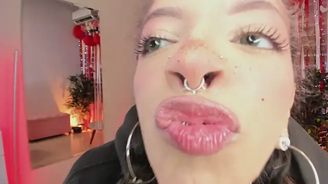 Snapshot of Sapphire_Venuss chatting on 02/16/26, 12:40 Sapphire Venuss online show from 02/16/26, 12:40