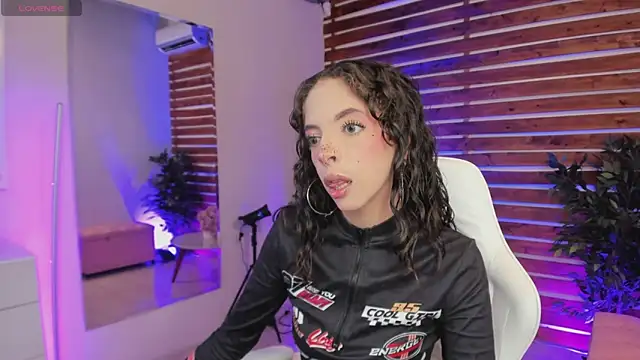 Snapshot of Sapphire_Venuss chatting on 02/20/26, 12:51 Sapphire Venuss online show from 02/20/26, 12:51