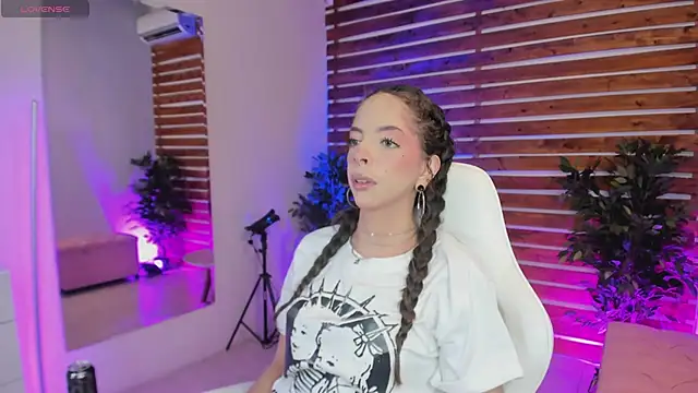 Snapshot of Sapphire_Venuss chatting on 02/22/26, 11:58 Sapphire Venuss online show from 02/22/26, 11:58