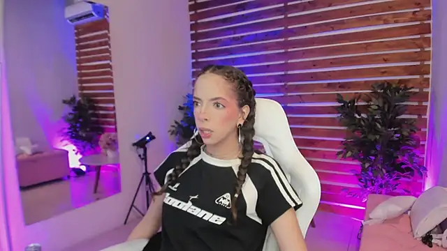 Snapshot of Sapphire_Venuss chatting on 02/24/26, 12:52 Sapphire Venuss online show from 02/24/26, 12:52