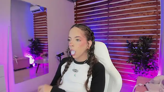 Snapshot of Sapphire_Venuss chatting on 02/25/26, 01:26 Sapphire Venuss online show from 02/25/26, 01:26