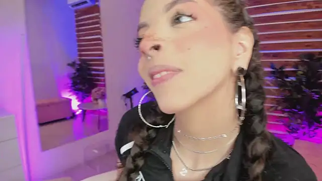 Snapshot of Sapphire_Venuss chatting on 02/28/26, 01:06 Sapphire Venuss online show from 02/28/26, 01:06