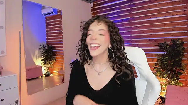 Snapshot of Sapphire_Venuss chatting on 03/15/26, 11:44 Sapphire Venuss online show from 03/15/26, 11:44