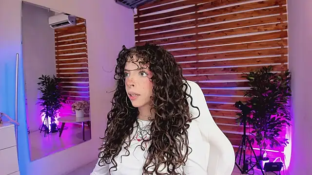 Snapshot of Sapphire_Venuss chatting on 04/01/26, 01:39 Sapphire Venuss online show from 04/01/26, 01:39