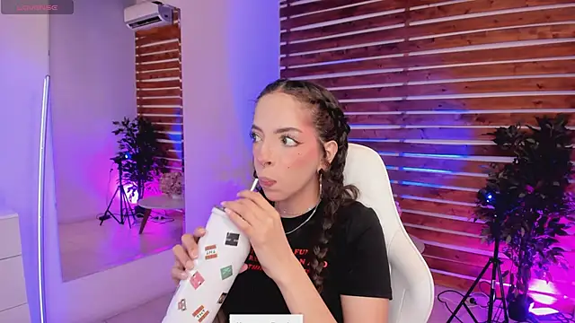 Snapshot of Sapphire_Venuss chatting on 04/20/26, 01:41 Sapphire Venuss online show from 04/20/26, 01:41