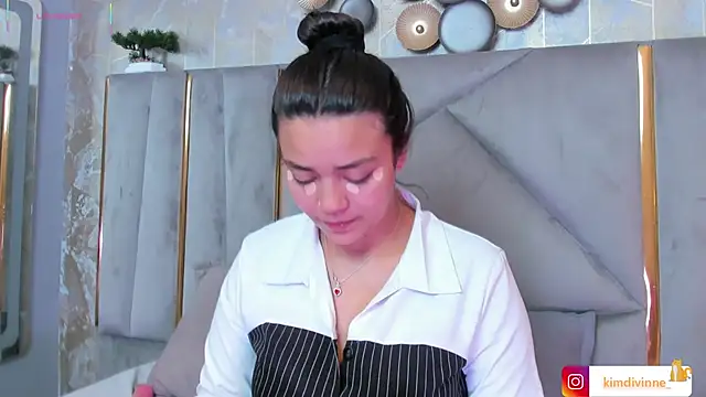 KimDevinne online show from 09/20/25, 03:18