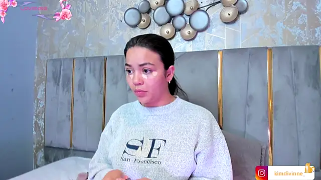 KimDevinne online show from 10/12/25, 03:27