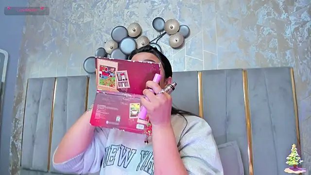 Snapshot of KimDevinne chatting on 12/21/25, 03:46 KimDevinne online show from 12/21/25, 03:46