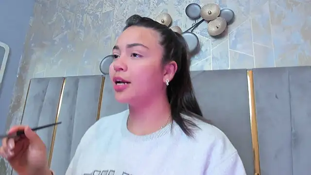 Snapshot of KimDevinne chatting on 01/11/26, 02:16 KimDevinne online show from 01/11/26, 02:16