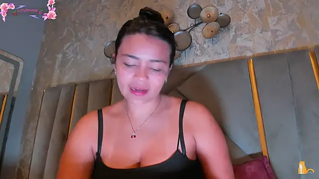 Snapshot of KimDevinne chatting on 02/12/26, 03:12 KimDevinne online show from 02/12/26, 03:12