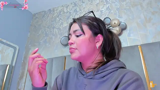 Snapshot of KimDevinne chatting on 03/08/26, 02:59 KimDevinne online show from 03/08/26, 02:59