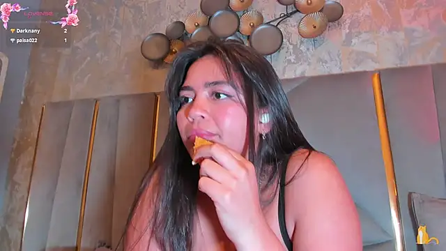 Snapshot of KimDevinne chatting on 04/11/26, 07:45 KimDevinne online show from 04/11/26, 07:45